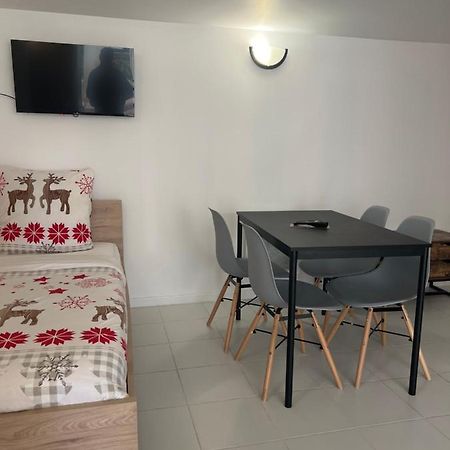 Chaudari Guest House Палезо Экстерьер фото
